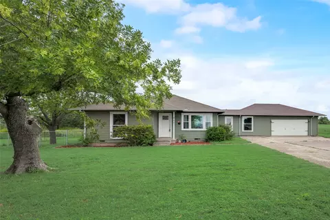 865 Cantrell St, Waxahachie, TX 75165