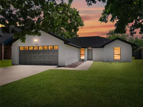 1308 English St, Irving, TX 75061