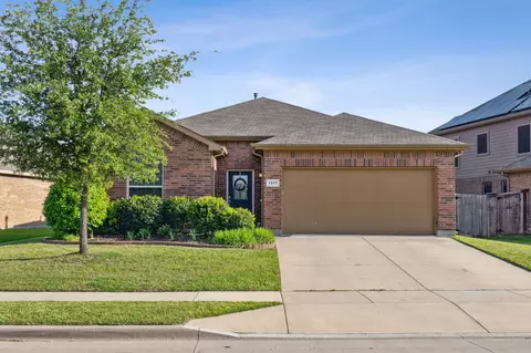 1317 Woodbine Cliff Dr, Fort Worth, TX 76179