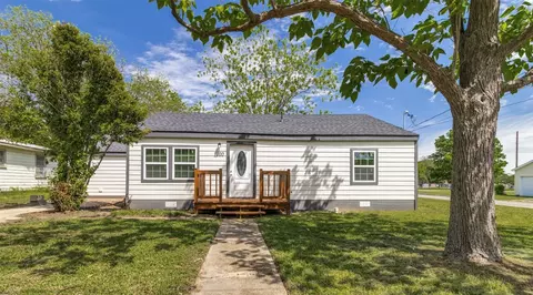 1000 Gladney St, Gainesville, TX 76240