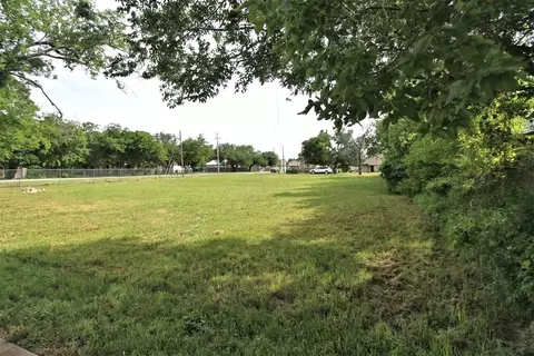 405 Bryan St, Glen Rose, TX 76043