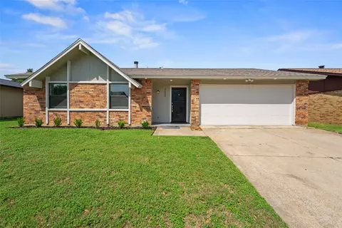 2622 Ridgemoor Ct, Arlington, TX 76016