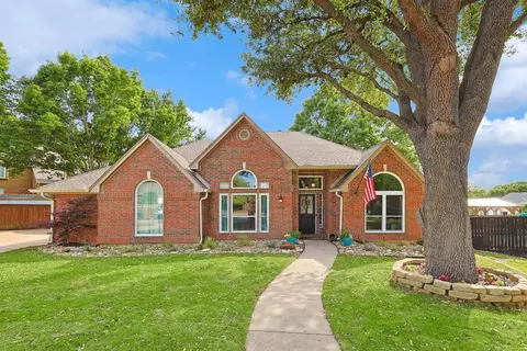 8521 Steeple Ridge Dr, North Richland Hills, TX 76182