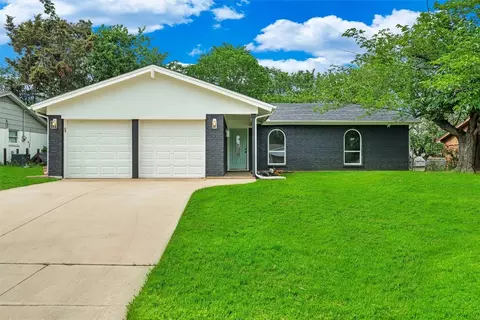 7425 Beaty St, Fort Worth, TX 76112