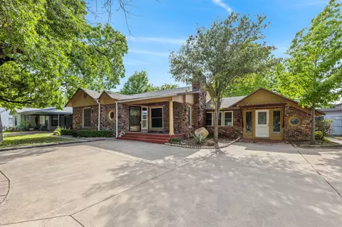 1229 Churchill Rd, River Oaks, TX 76114