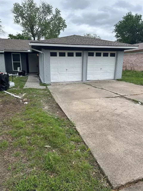 411 Stonecreek Dr, Arlington, TX 76014