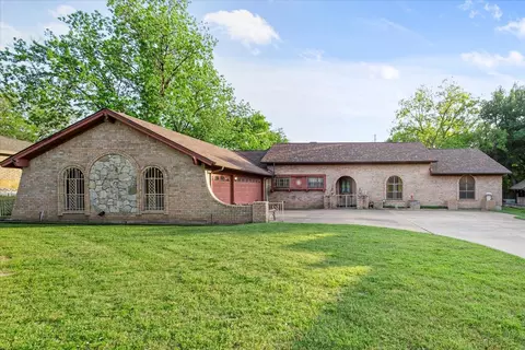 6120 Circleview Dr, Haltom City, TX 76180