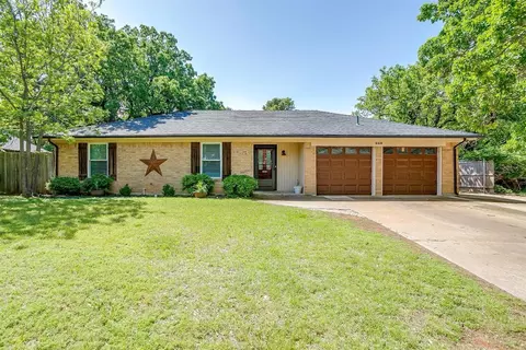 948 Springhill Dr, Burleson, TX 76028