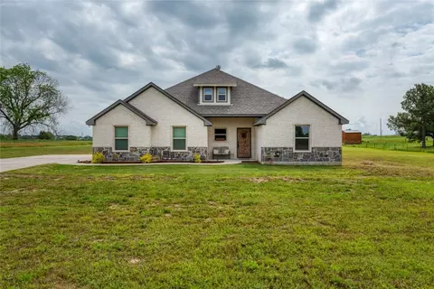 569 Ladybird Ln, Azle, TX 76020