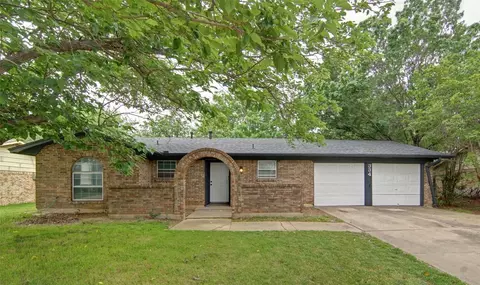 334 Todd St, Burleson, TX 76028