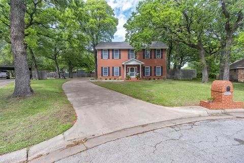 9801 Hunters Run St, Greenville, TX 75402