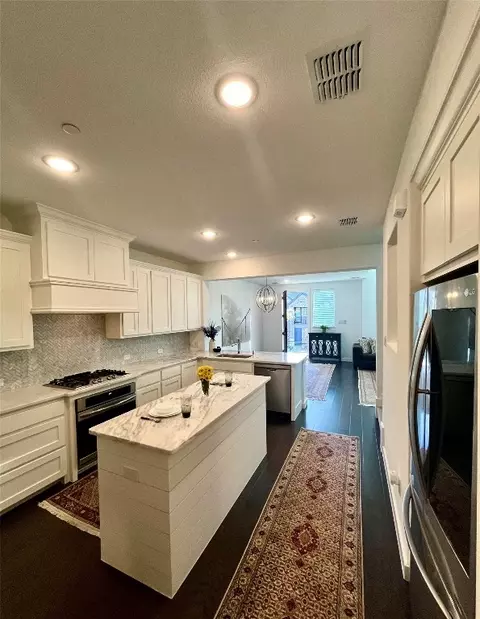 548 Ballustrade Dr, Irving, TX 75039