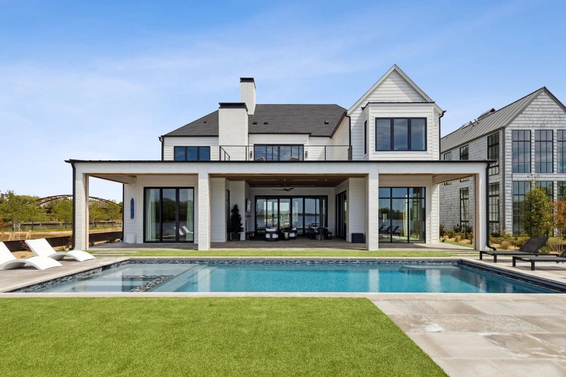 12107 Lighthouse Ln W