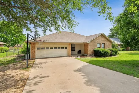 3923 Country Meadows Rd, Granbury, TX 76049