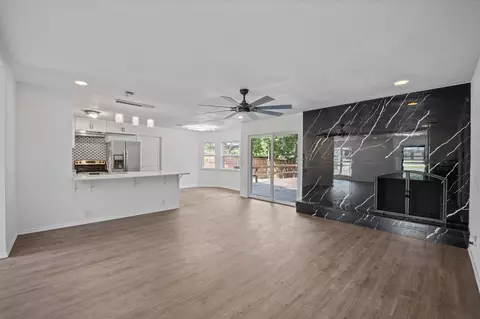 611 Mesa Dr, Euless, TX 76040