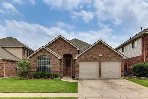 2549 Marina Dr, Grand Prairie, TX 75054