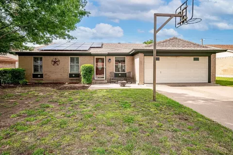 6040 Kary Lynn Dr S, Watauga, TX 76148