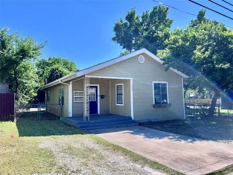 111 W 1st St, Weatherford, TX 76086