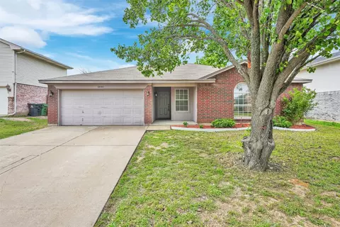 5540 White Dove Dr, Arlington, TX 76017