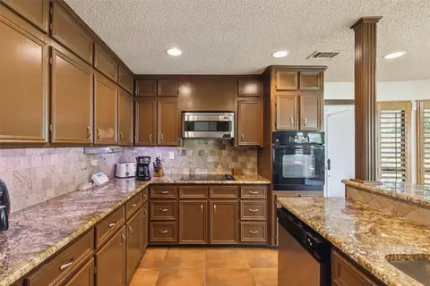 Kitchen - 3606 Toler Rd, Rowlett, TX 75089 photo 2 of 3