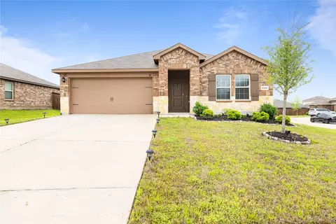 Exterior - 3113 Singleton Rd, Forney, TX 75126 photo 2 of 5