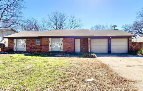 213 Laura Dr, Burleson, TX 76028