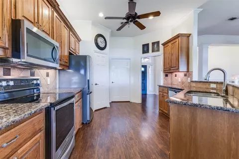 Kitchen - 7031 Singleton Rd, Midlothian, TX 76065 photo 2 of 4