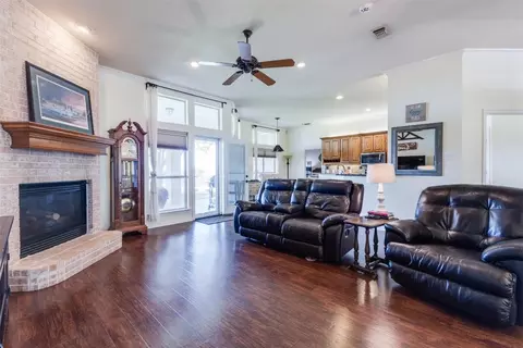 Living - 7031 Singleton Rd, Midlothian, TX 76065 photo 2 of 4