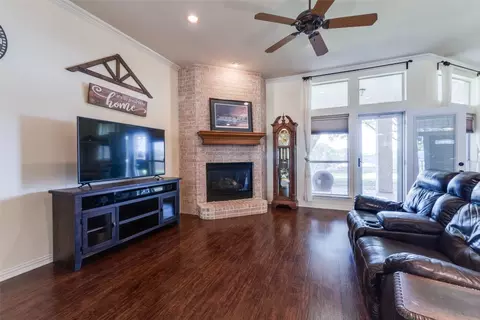 Living - 7031 Singleton Rd, Midlothian, TX 76065 photo 1 of 4