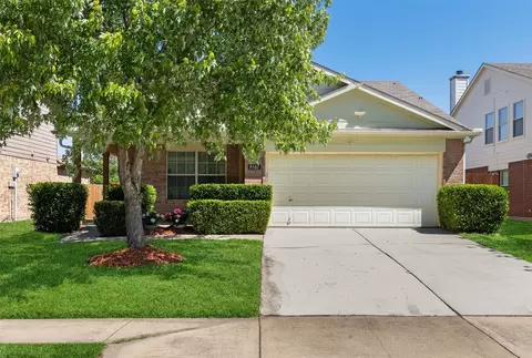 9101 Chisholm Trl, Cross Roads, TX 76227