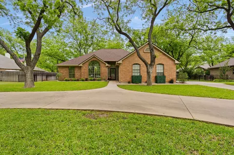 8913 Monticello Dr, Granbury, TX 76049
