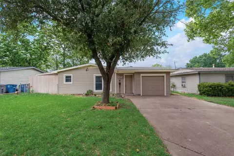 2404 Gross Rd, Dallas, TX 75228