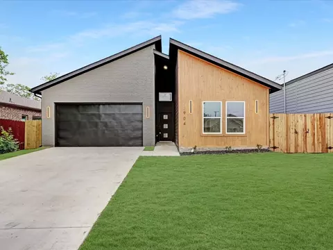904 E Powell Ave, Fort Worth, TX 76104