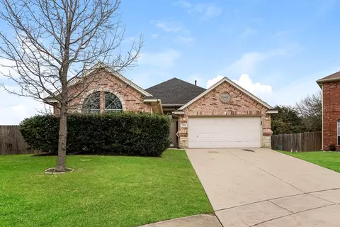 8220 Summerview Ct, Fort Worth, TX 76123