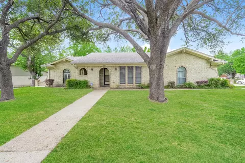 3445 Willowcrest Dr, North Richland Hills, TX 76117