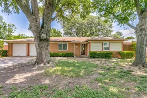 1216 Valentine St, Hurst, TX 76053