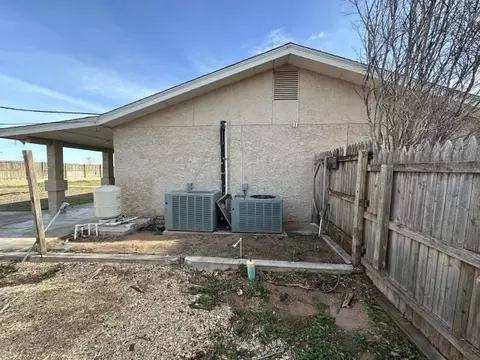 Exterior - 1605 Eubanks, Big Spring, TX 79720 photo 3 of 7
