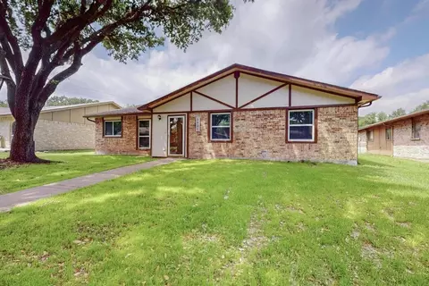 2921 Robin Hill Ln, Garland, TX 75044