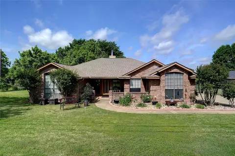 402 Kevin Miller Rd, Kennedale, TX 76060