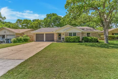 6917 Briardale Dr, North Richland Hills, TX 76182
