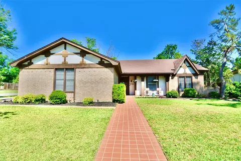 5716 Stone Dr, North Richland Hills, TX 76180