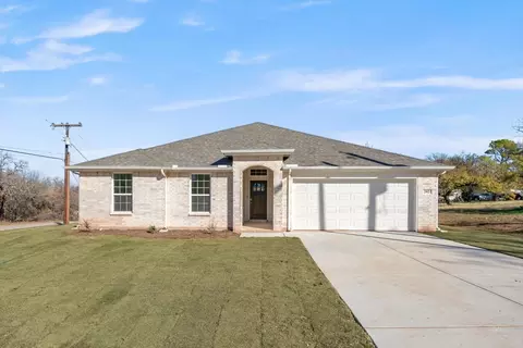 202 Bartlett Ct, Runaway Bay, TX 76426