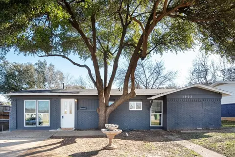 1903 Alan A Dale Rd, Arlington, TX 76013