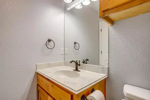 Bath - 210 E Arbor Ct, Springtown, TX 76082 photo 4 of 5