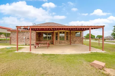 Exterior - 210 E Arbor Ct, Springtown, TX 76082 photo 4 of 8