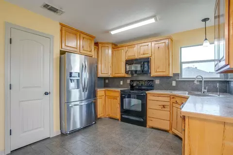 Kitchen - 210 E Arbor Ct, Springtown, TX 76082 photo 4 of 5