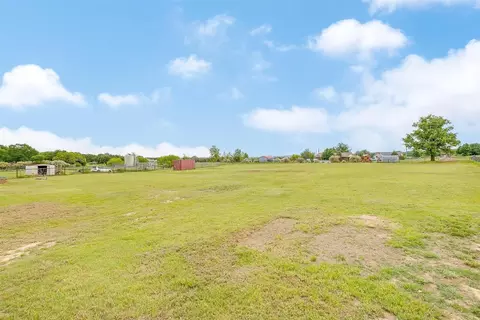 Exterior - 210 E Arbor Ct, Springtown, TX 76082 photo 6 of 8