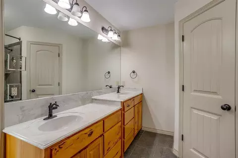 Bath - 210 E Arbor Ct, Springtown, TX 76082 photo 2 of 5
