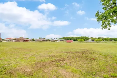 Exterior - 210 E Arbor Ct, Springtown, TX 76082 photo 7 of 8