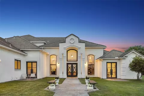 4000 Silver Creek Rd, Fort Worth, TX 76108